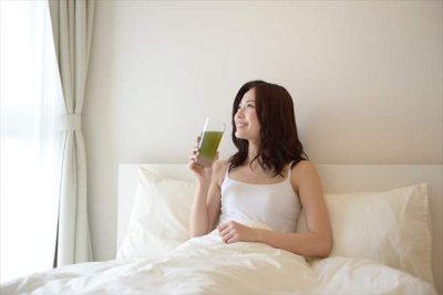 飲む時間で効果が変わる!? 青汁を飲むのに適した時間とは!!